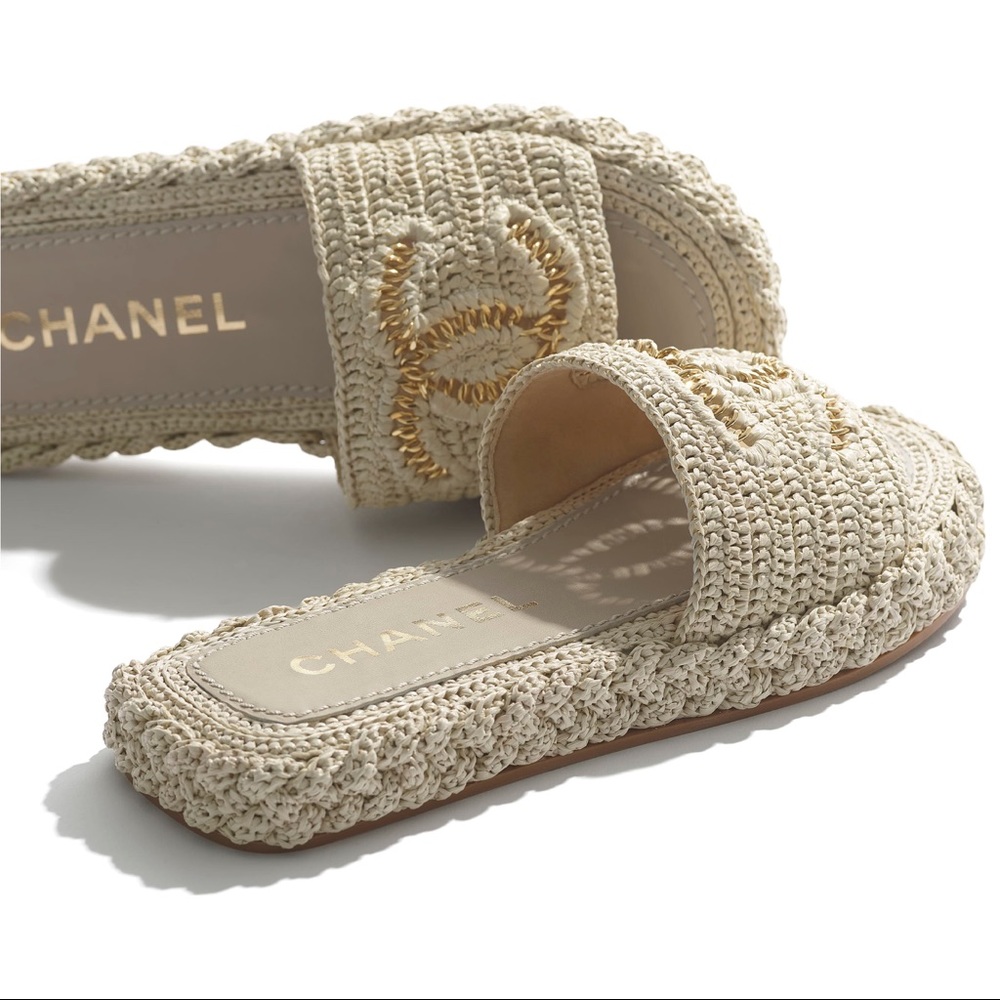 CHANEL Light beige tweed slide in mules
